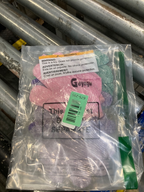 Photo 1 of *** 3 PAIRS / NO ORANGE ***Geyoga 4 Pairs Kids Cut Resistant Gloves Level 5 Safe Gloves Protection for Kitchen Garden, Oyster Shucking, Crafts, DIY (Small)