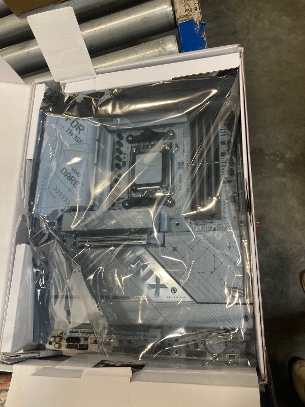 Photo 1 of ***FACTORY SEALED***ASUS ROG Strix X870-A Gaming WiFi AMD AM5 X870 ATX Motherboard 16+2+2 Power Stages, Dynamic OC Switcher, Core Flex, DDR5 AEMP, WiFi 7, 4X M.2, PCIe® 5.0, Q-Release Slim, USB4®, AI OCing & Networking