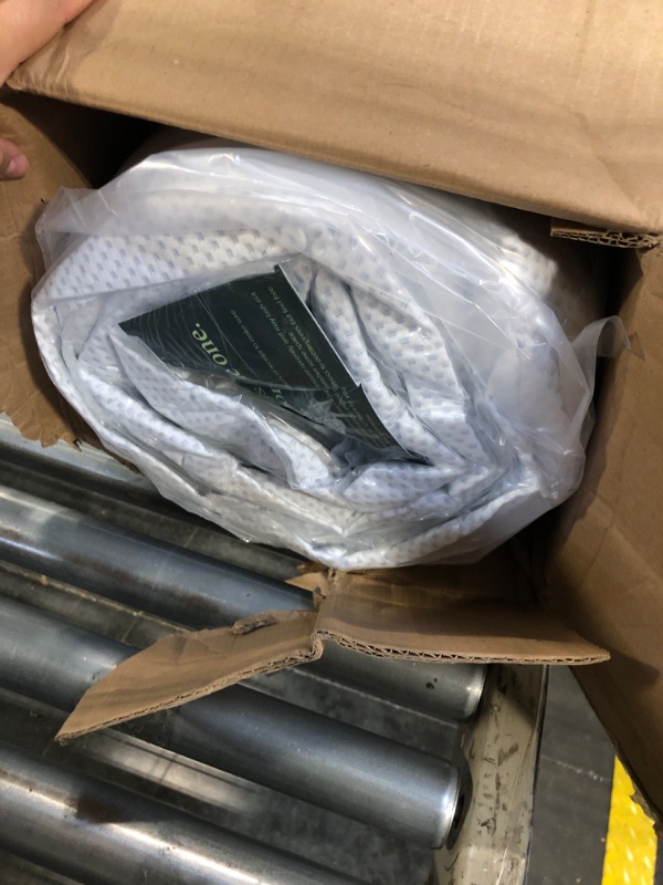 Photo 1 of *****FACTORY SEALED****ZINUS 10 Inch Green Tea Cooling Memory Foam Mattress [New Version], Queen, Fiberglass Free, Medium Firmness, Cooling Gel Foam, Certified Safe Foams & Fabric, Mattress in A Box