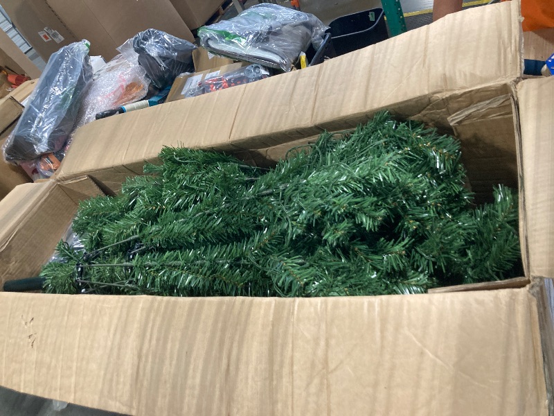 Photo 1 of ***Missing parts****Yaheetech 6Ft Pre-lit Spruce Artificial Hinged Christmas Pine Tree Prelighted Holiday Xmas Tree for Home Party Decoration with 300 Warm White Lights and 818 Branch Tips, Green