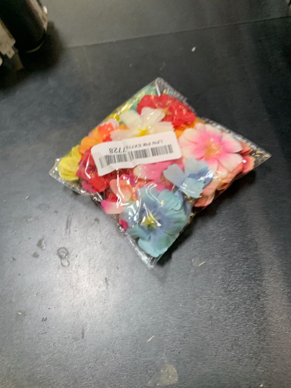 Photo 1 of 100 Pcs Faux Flower Heads Artificial Flowers Mini Rose Daisy Peony Plum Blossom Flower Fabric DIY Decoration Artificial Daisy Craft for Wedding Home Garland, 4.5 Cm, 2 cm