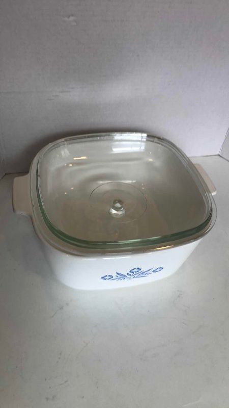Photo 1 of VINTAGE CORNING WARE BLUE CORN FLOWER 4 QT. CASSEROLE DISH AND GLASS LID P-84-B