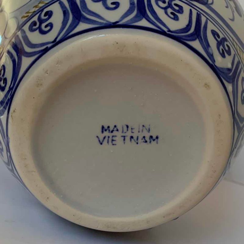 Photo 1 of VIETNAMESE PORCELAIN VASE 8”H