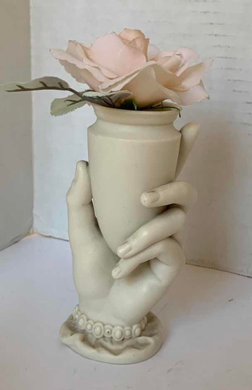 Photo 1 of PORCELAIN & CERAMIC COLLECTIBLES