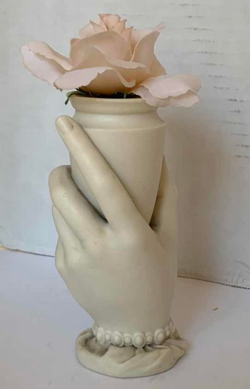 Photo 1 of PORCELAIN & CERAMIC COLLECTIBLES