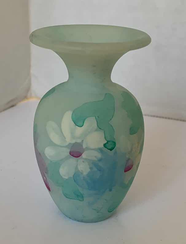 Photo 1 of PORCELAIN & CERAMIC COLLECTIBLES