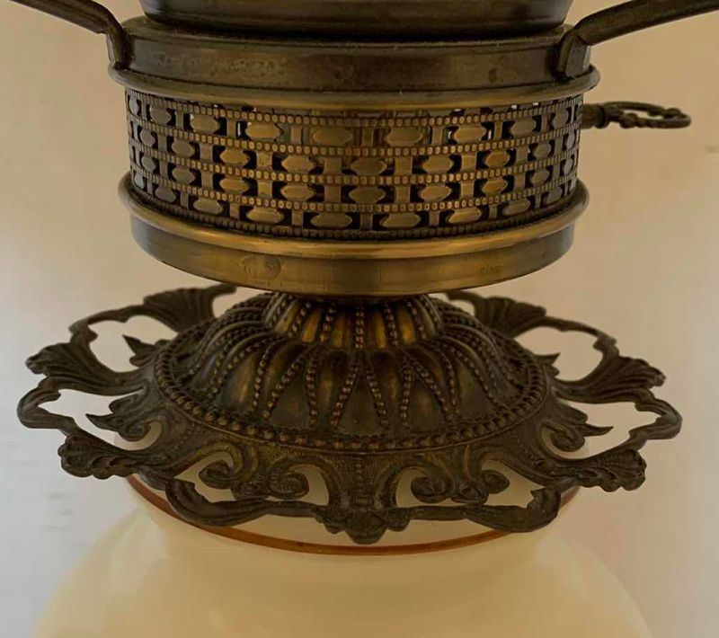 Photo 1 of VINTAGE 1973 QUOIZEL HURRICANE LAMP 28”H