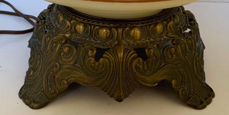 Photo 1 of VINTAGE 1973 QUOIZEL HURRICANE LAMP 28”H