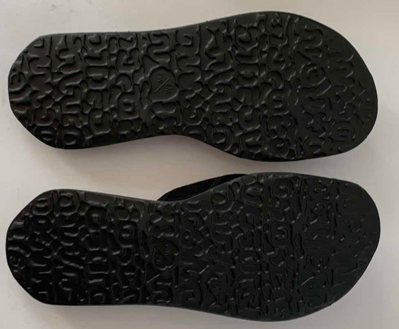 Photo 1 of NIKE FLIP FLOPS SIZE 6M/7W