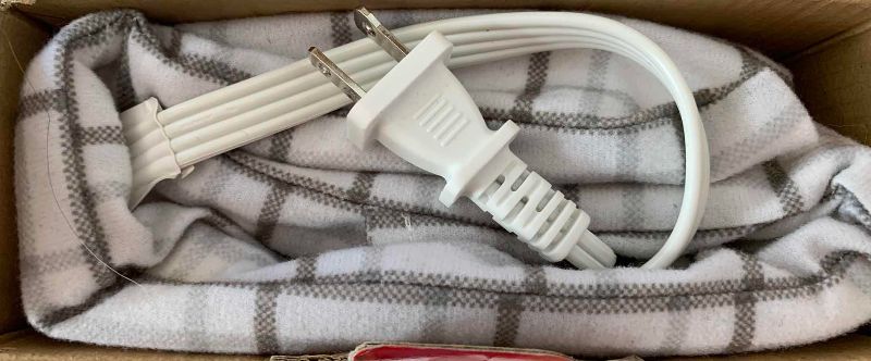 Photo 1 of NIB SUNBEAM KING SIZE HEATING PAD