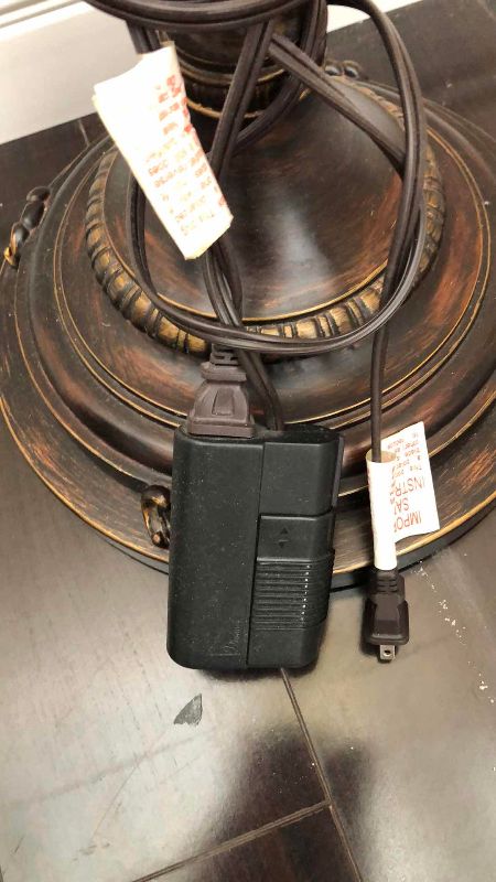 Photo 1 of TORCHIERE ADJUSTABLE LIGHT LAMP