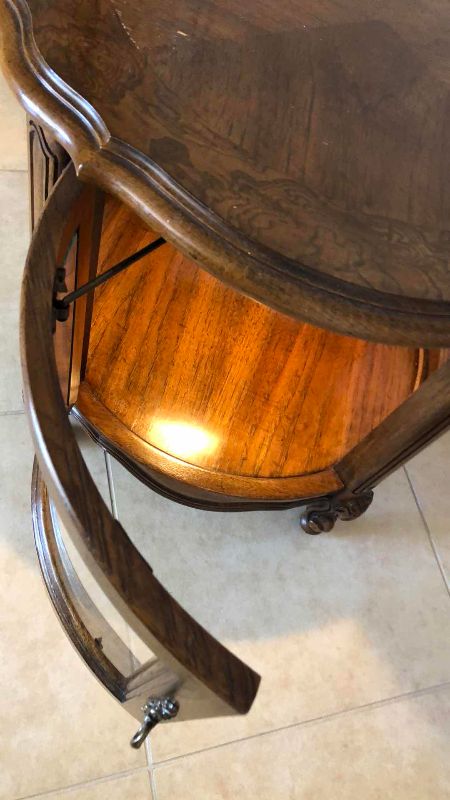 Photo 1 of GORDONS FURNITURE TRADITIONAL STYLE CIRCULAR CURIO SIDE TABLE 24" CIRCUMFERENCE H 22”