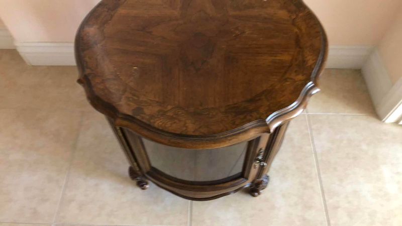 Photo 1 of GORDONS FURNITURE TRADITIONAL STYLE CIRCULAR CURIO SIDE TABLE 24" CIRCUMFERENCE H 22”