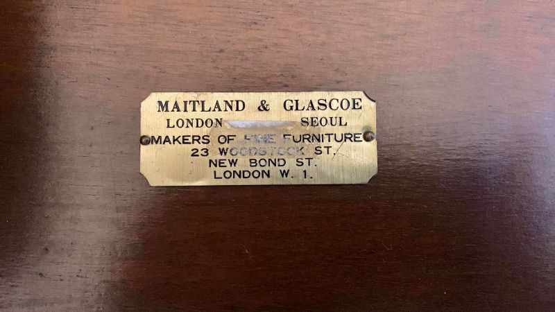 Photo 1 of VINTAGE GEORGIAN STYLE INLAID BLONDE MAHOGANY DOUBLE PEDESTAL DINING TABLE 76” X 41” X 30”H MAITLAND & SLASCOE