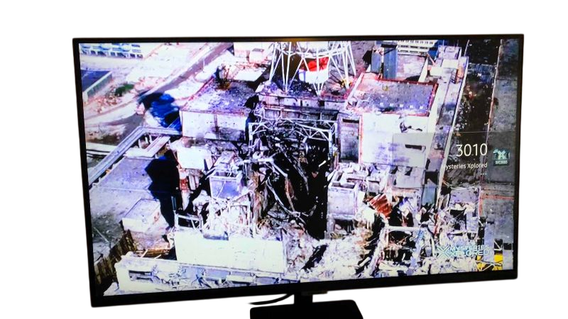 Photo 1 of SAMSUNG 32" SMART MONITOR M70F COLOR DISPLAY UNIT MODEL S32AM702UN