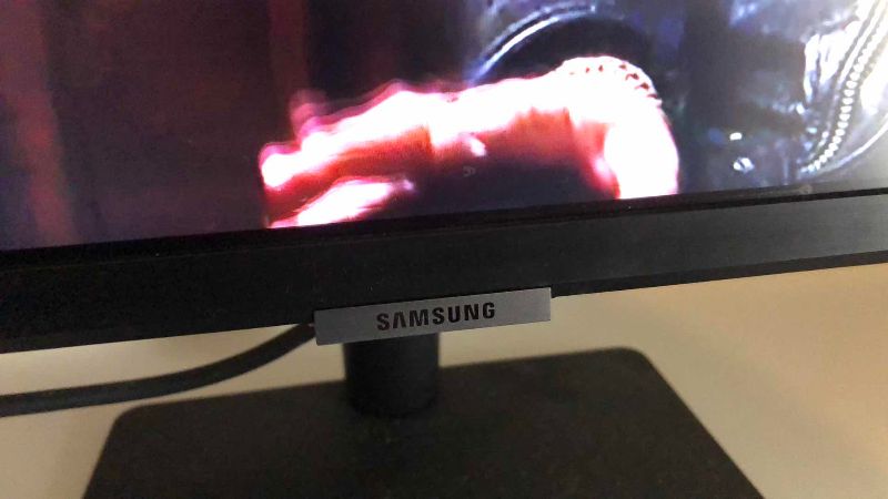 Photo 1 of SAMSUNG 32" SMART MONITOR M70F COLOR DISPLAY UNIT MODEL S32AM702UN