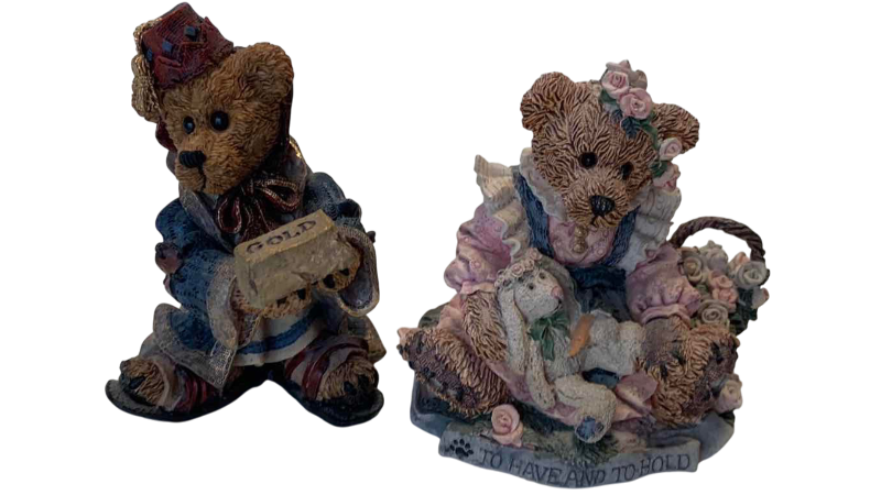 View 1 of VINTAGE 1993 BOARD BAR AND FRIENDS BAY AND WIXIE TO HAVE TO HOLD AND WILSON AS MELCHOIR WITH GOLD FIGURINE FIGURINES