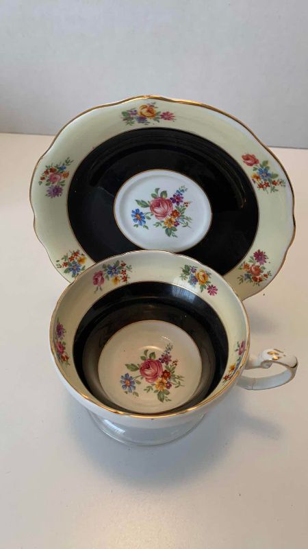 Photo 1 of FOLEY ENGLISH BONE CHINA TEACUP SET