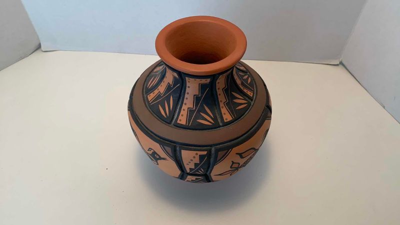 Photo 1 of ESTATE, SANTO DOMINGO HANDMADE PUEBLO POTTERY PIECE BY THOMAS TENORIO 8””