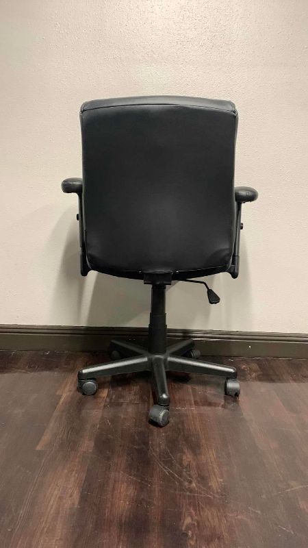 Photo 1 of OFFICE DESK CHAIR