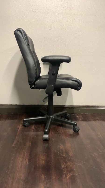 Photo 1 of OFFICE DESK CHAIR
