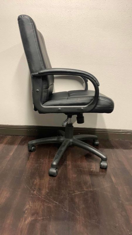 Photo 1 of OFFICE DESK CHAIR