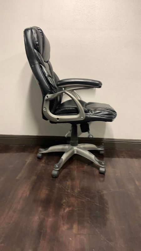 Photo 1 of OFFICE DESK CHAIR