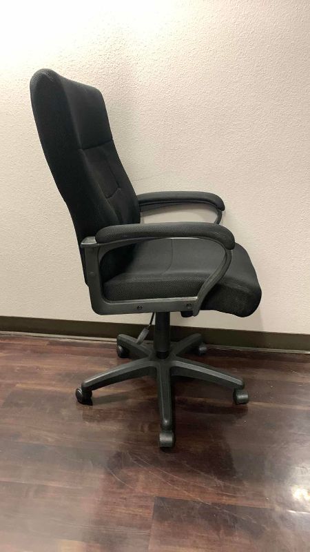 Photo 1 of OFFICE CHAIR