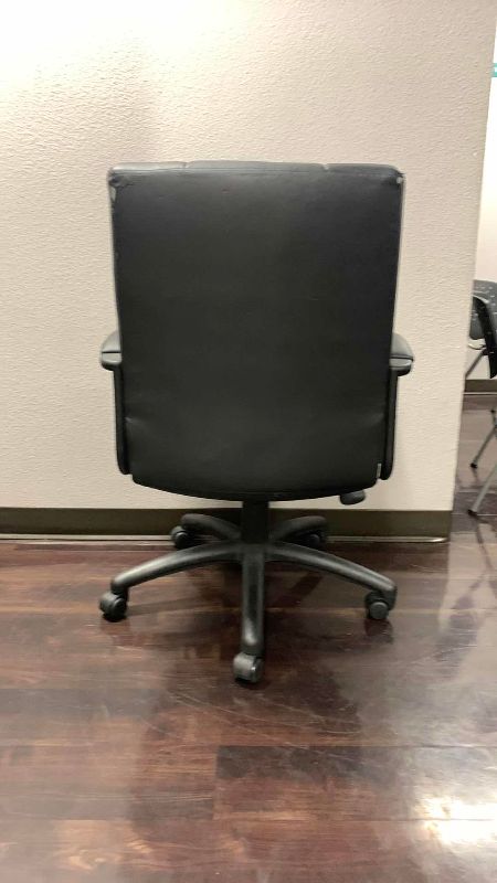 Photo 1 of OFFICE CHAIR