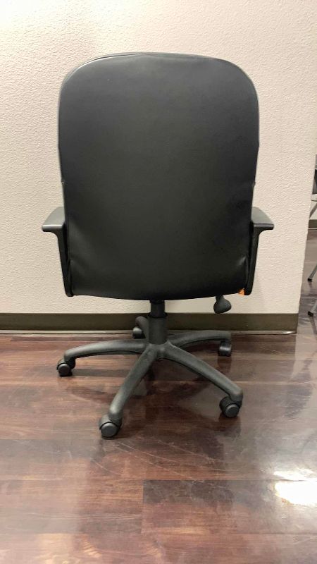 Photo 1 of OFFICE DESK CHAIR