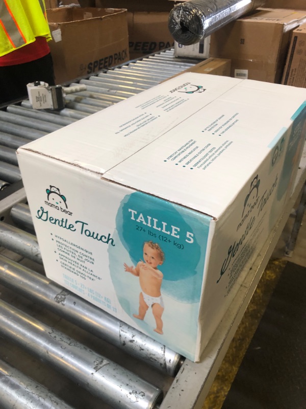 Photo 1 of Amazon Brand - Mama Bear Gentle Touch Diapers, Size 5, 132 Count (4 packs of 33)