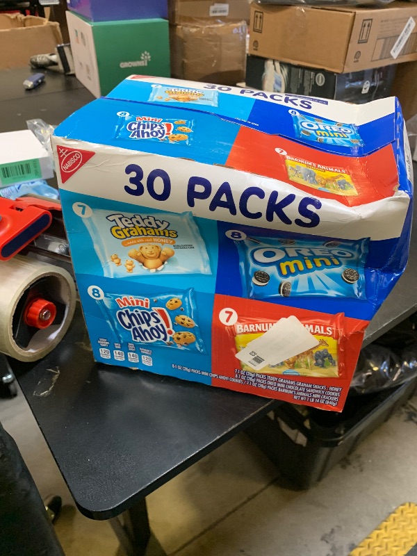 Photo 1 of Nabisco Team Favorites Variety Pack, OREO Mini, CHIPS AHOY! Mini, Teddy Grahams Honey & Barnum's Animal Crackers, 30 Snack Packs exp jan 08 2026