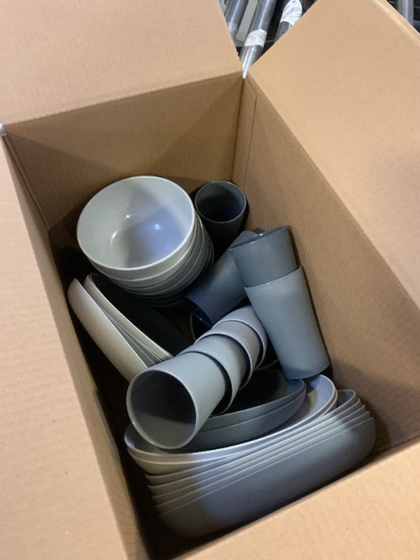 Photo 1 of plastic dinnerware set
