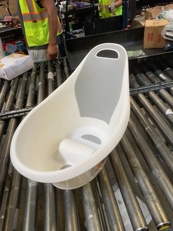 Photo 1 of Munchkin® Sit & Soak™ Baby Bath Tub, 0-12 Months, White, 25 x 16.25 x 15 Inch