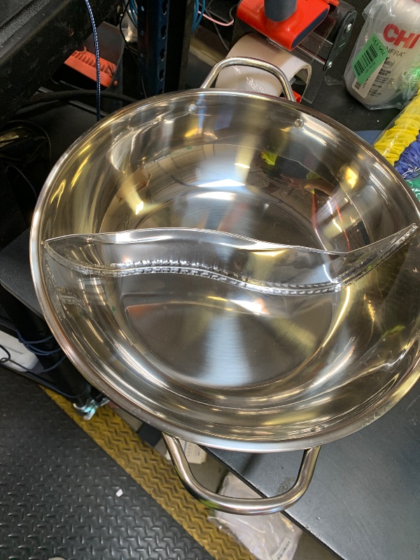 Photo 1 of Stainless steel pot with divider, two-flavor separation induction cooker, double-sided soup cooker double-flavor Chinese shabu-shabu, suitable for family gatherings(34CM)