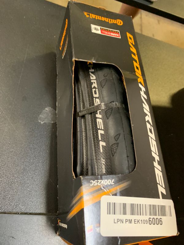 Photo 1 of Continental Gator Hardshell Urban Bicycle Tire with Duraskin (700x25, Folding)