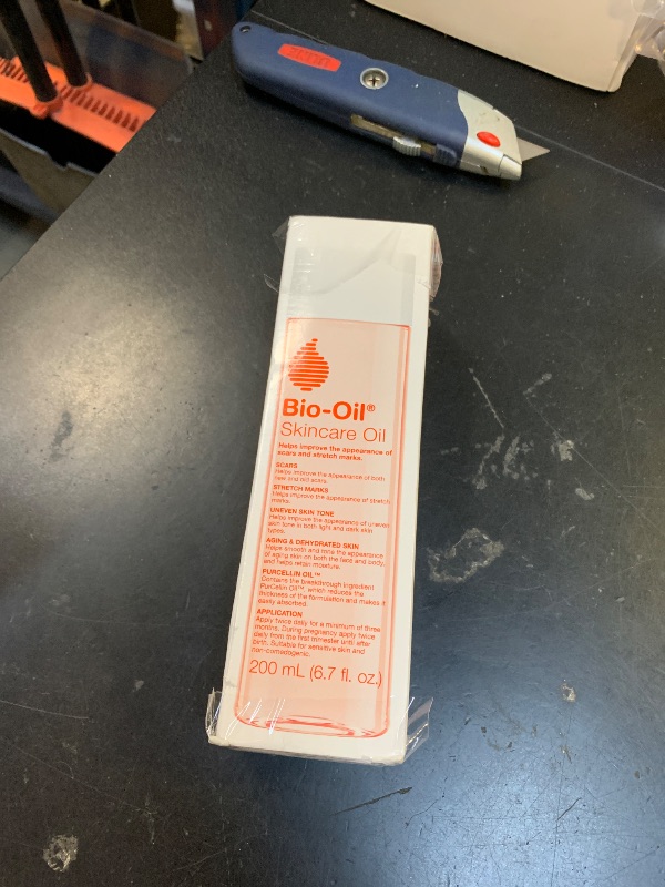 Photo 1 of Bio-Oil Skincare Body Oil Serum, Face and Body Moisturizer with Vitamin E & A, for Scars, Stretch Marks, Sensitive Skin, All Skin Types, Dermatologist Recommended, Non-Comedogenic, 6.7 Oz