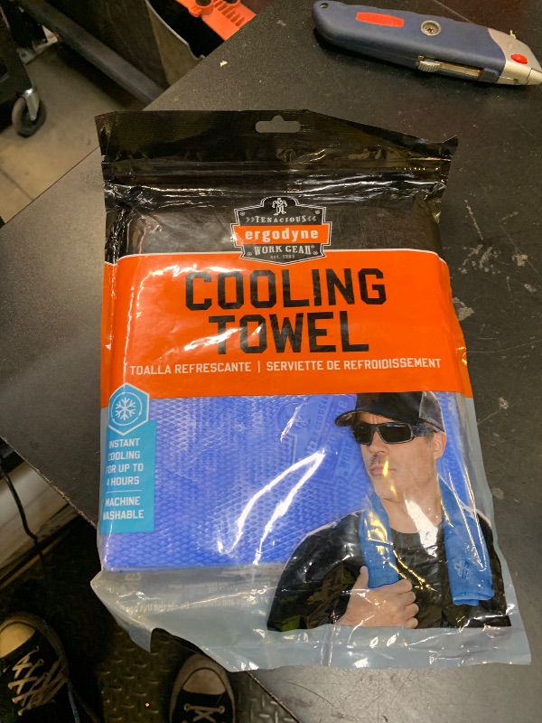 Photo 1 of Ergodyne Chill-Its 6602 Evaporative Cooling Towel, Blue 13 inches x 29.5 inches