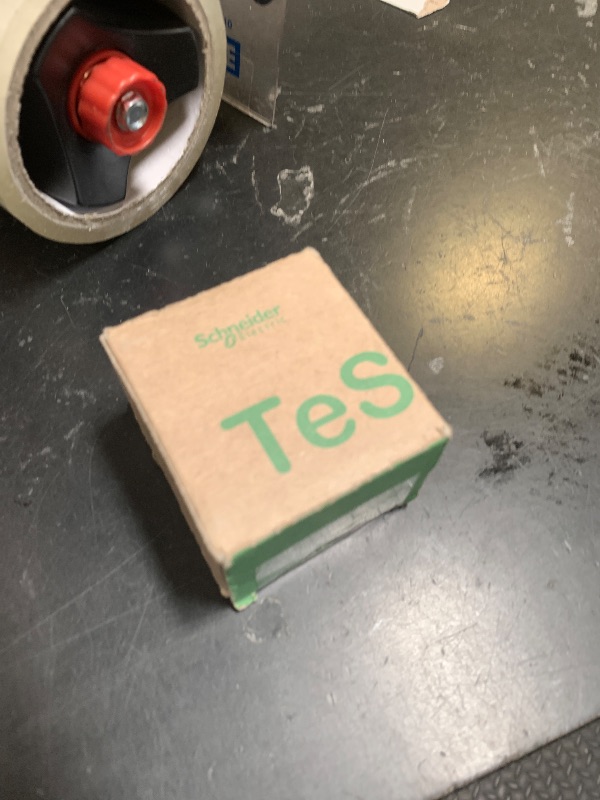 Photo 1 of Schneider Electric, LP4K0610BW3, Contactor, TeSys K, 3P, AC-3, lt or eq to 440V, 6A, 1 NO aux, 24VDC Coil