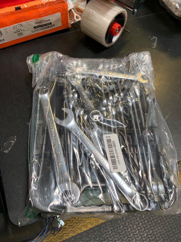 Photo 1 of WORKPRO 32-Piece SAE & Metric Combination Wrenches Set, 20-Piece Standard wrenches and 12-Piece Stubby Wrenches with Organizer Tray, Cr-V Steel Mirror Chrome Polished