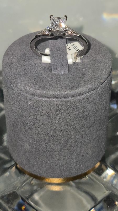 Photo 1 of 14K WHITE GOLD W. 2.72 CENTER DIAMOND & .10CT SURROUNDING DIAMOND RING-3G SIZE 6 1/2