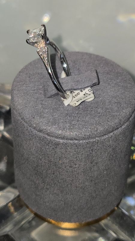 Photo 1 of 14K WHITE GOLD W. 2.72 CENTER DIAMOND & .10CT SURROUNDING DIAMOND RING-3G SIZE 6 1/2