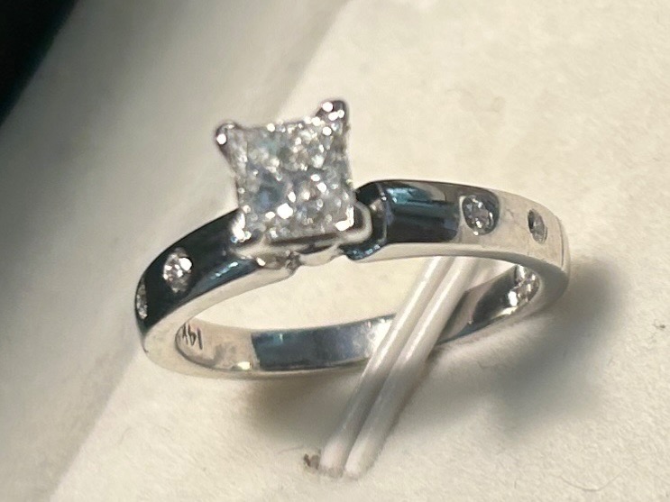 Photo 1 of 14K WHITE GOLD 0.60 PRINCESS CUT DIAMOND RING 3.6G SIZE 5 3/4 #23