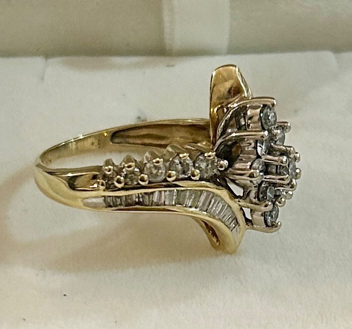 Photo 1 of 10K YELLOW GOLD 2cwt DIAMOND RING 6G SIZE 8
