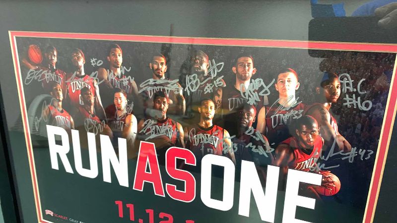 Photo 1 of 2012 UNLV BASKETBALL TEAM SIGNED PHOTO 24” X 18”