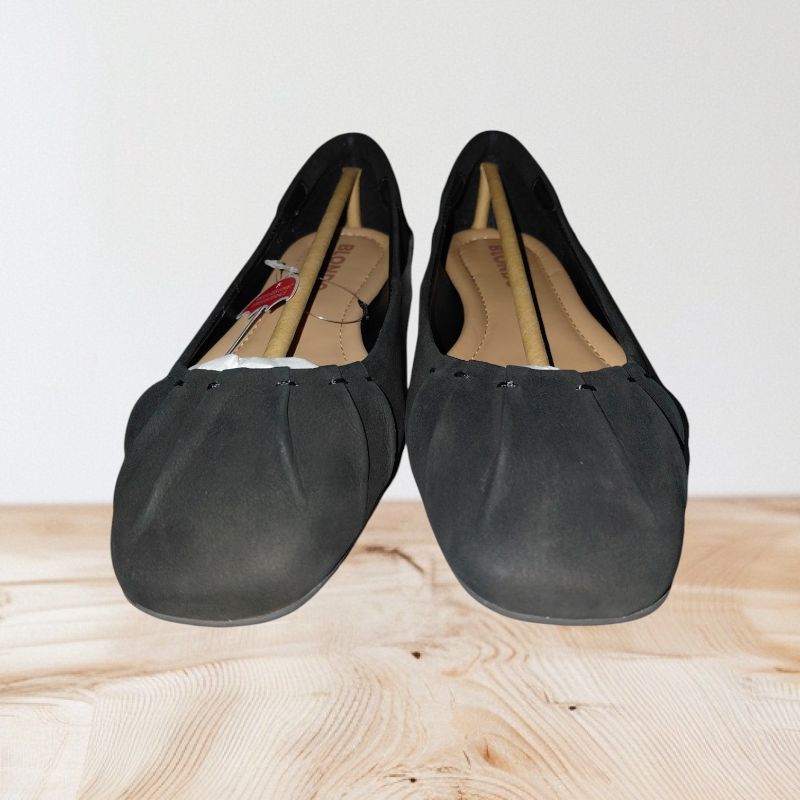 Photo 1 of SIZE 6-"BLONDO" WOMEN'S JANNET BALLET FLATS SHOES.