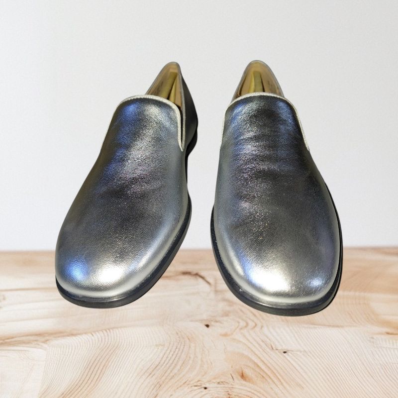 Photo 1 of NATURALIZER WOMEN'S EFFORTLESS SLIP-ON LOAFERS SILVER, SHOES, SIZE 8