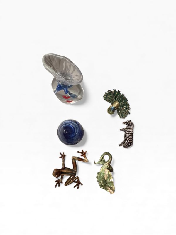 Photo 1 of ASSORTMENT OF 6 DECORATIVE FIGURINES MADE OF METAL AND GLASS