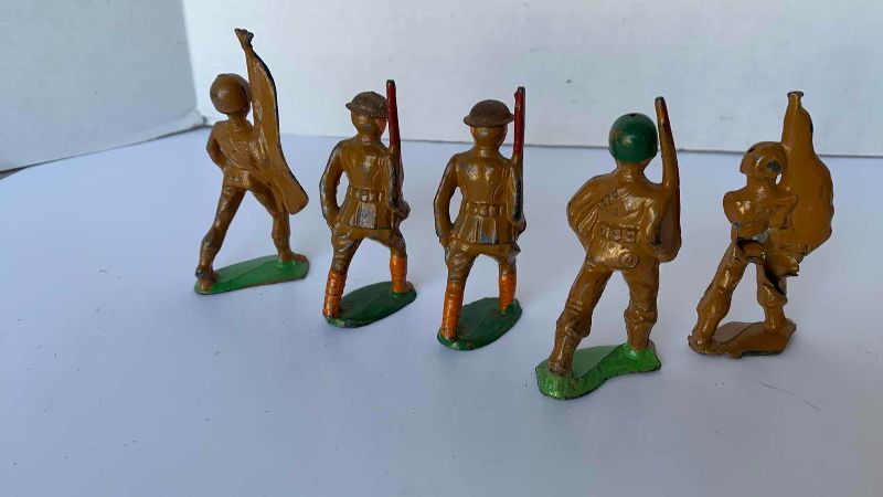 Photo 1 of 5 VINTAGE 1930’S METAL BARCLAY ARMY SOLDIERS 3.5”