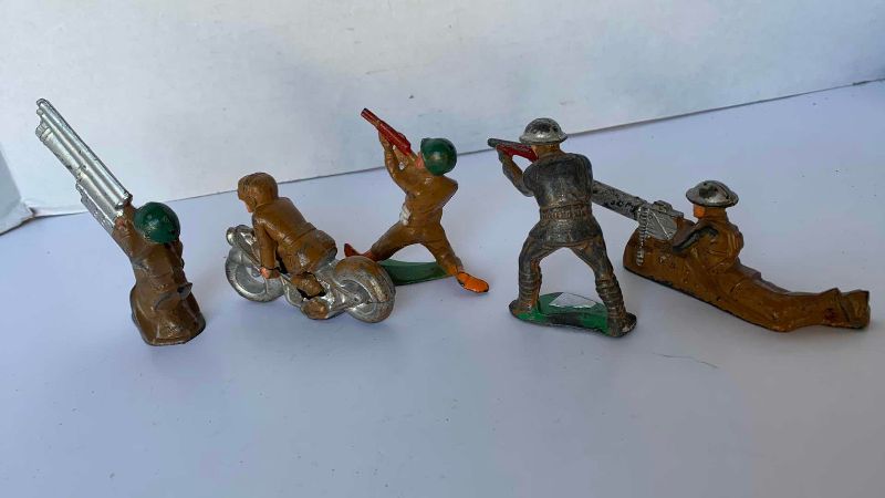 Photo 1 of 5 VINTAGE 1930’S METAL BARCLAY ARMY SOLDIERS 3.5”